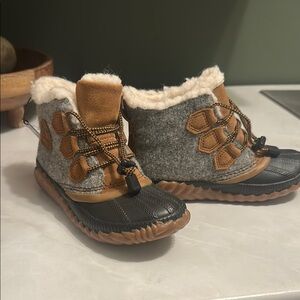 New Sorel Cozy Brown and Gray Kids Boots
